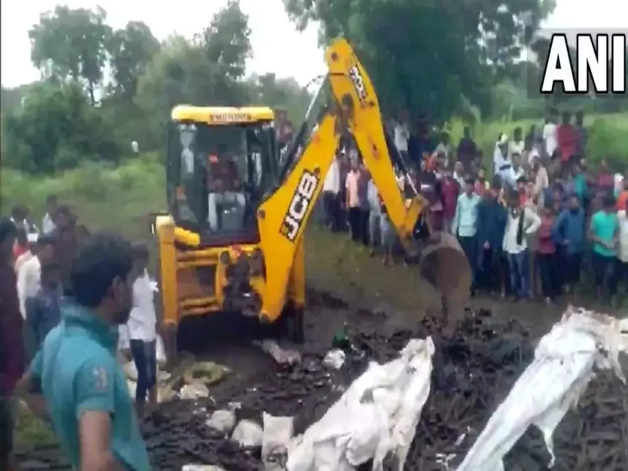 12 Labourers Dead After Vehicle Overturns In Maharashtra