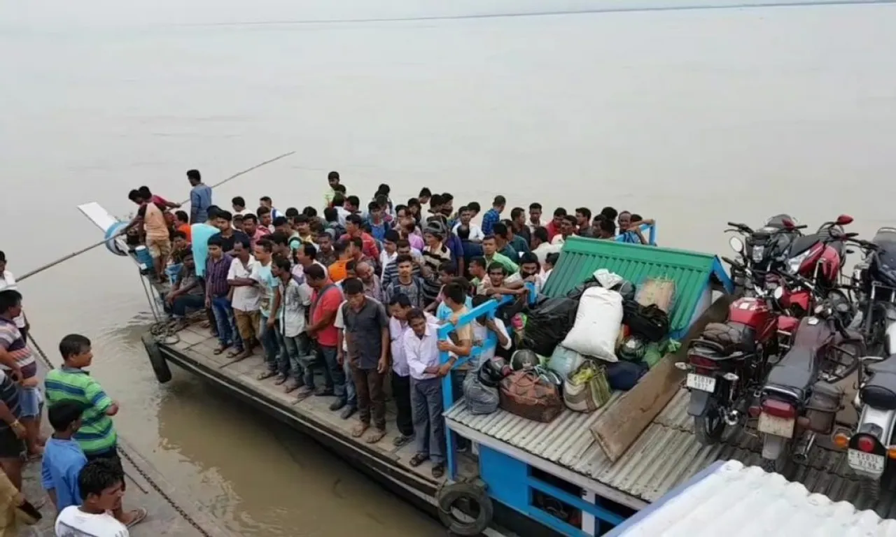 Assam: Over 1 Thousand Passengers Stranded In Dhubri Due To Boat Ban