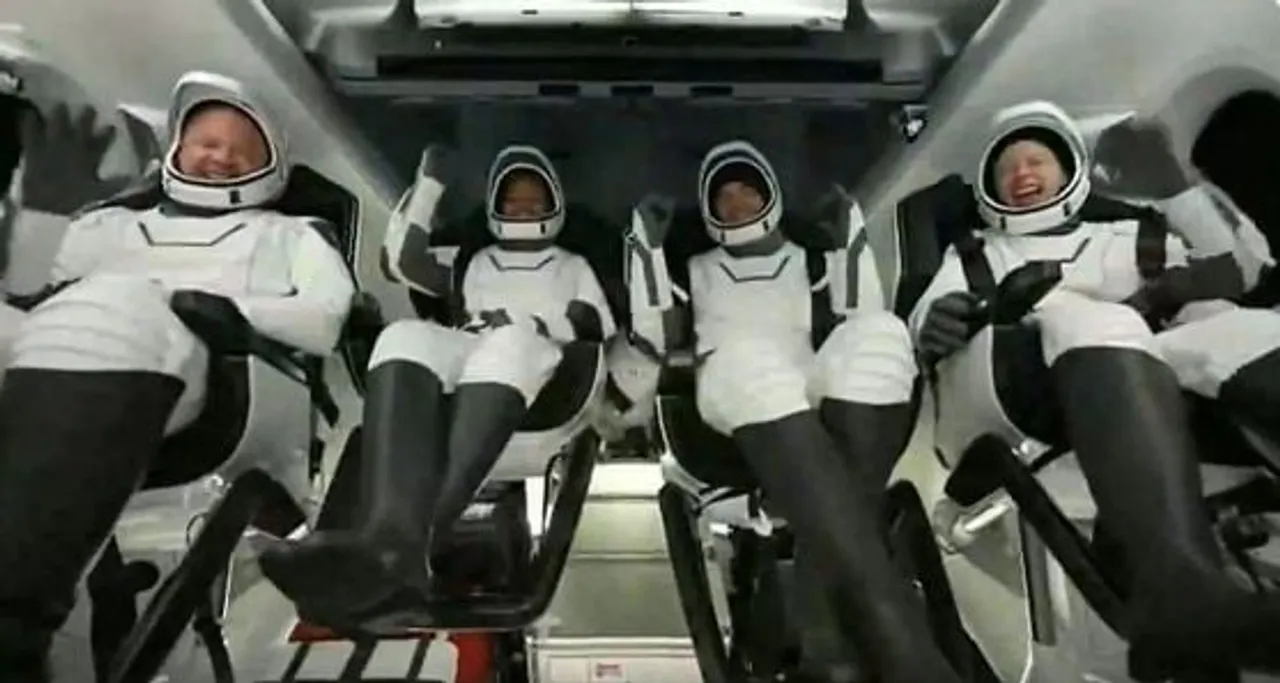 4 SpaceX Tourists Returns To Earth From A 3 Day Excursion To Earth’s Orbit