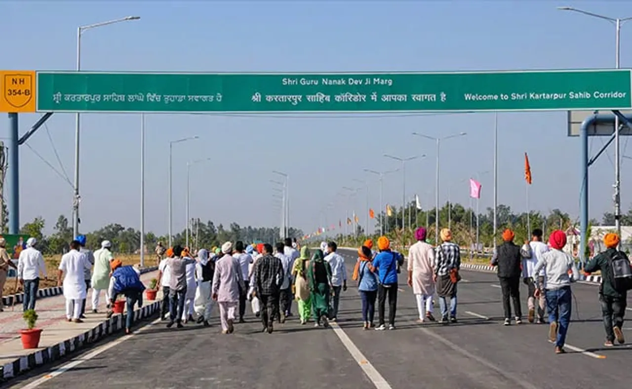 Sikh Pilgrims Enter Pakistan As Kartarpur Corridor Opens for Pilgrims