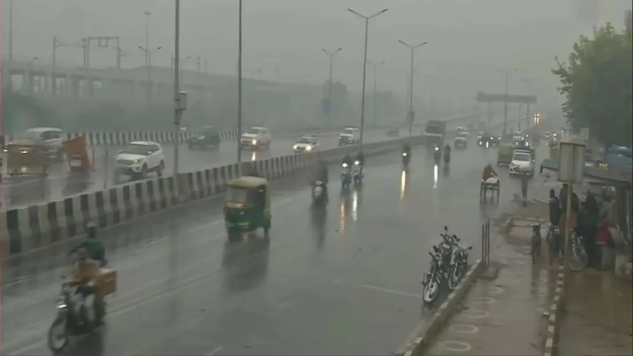 Delhi Witness Heavy Rainfall Overnight, Waterlogging in Several Parts