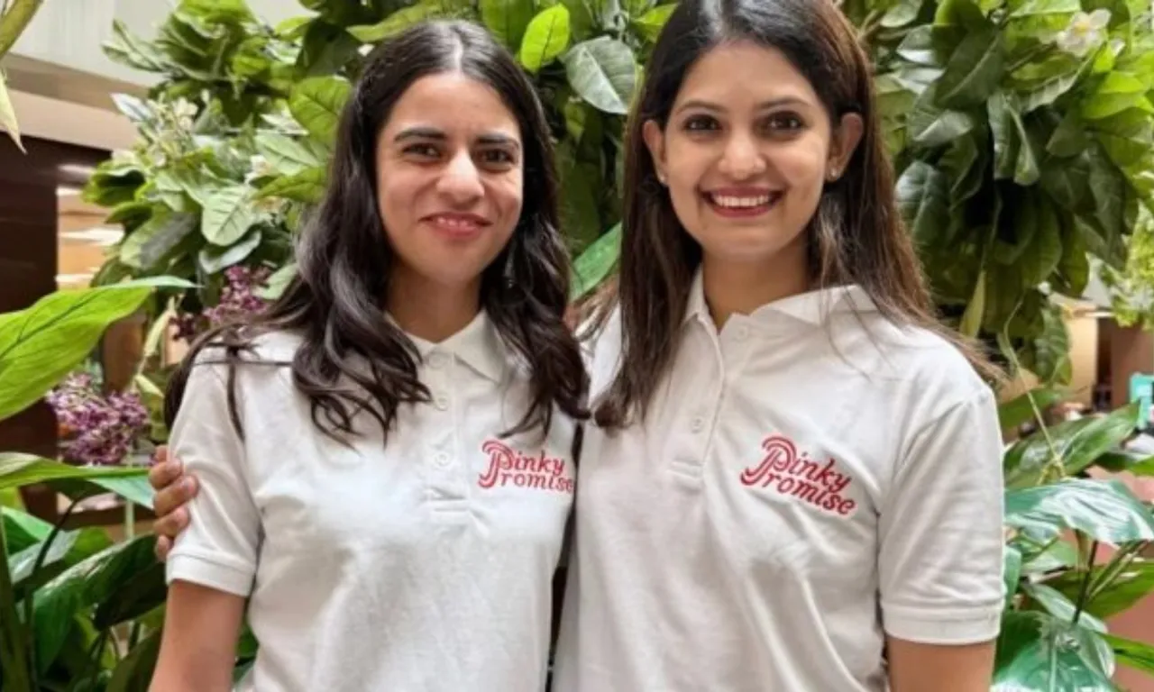 Pinky Promise AI प्लेटफॉर्म से ऑनलाइन गाइनेक सलाह लेती महिला