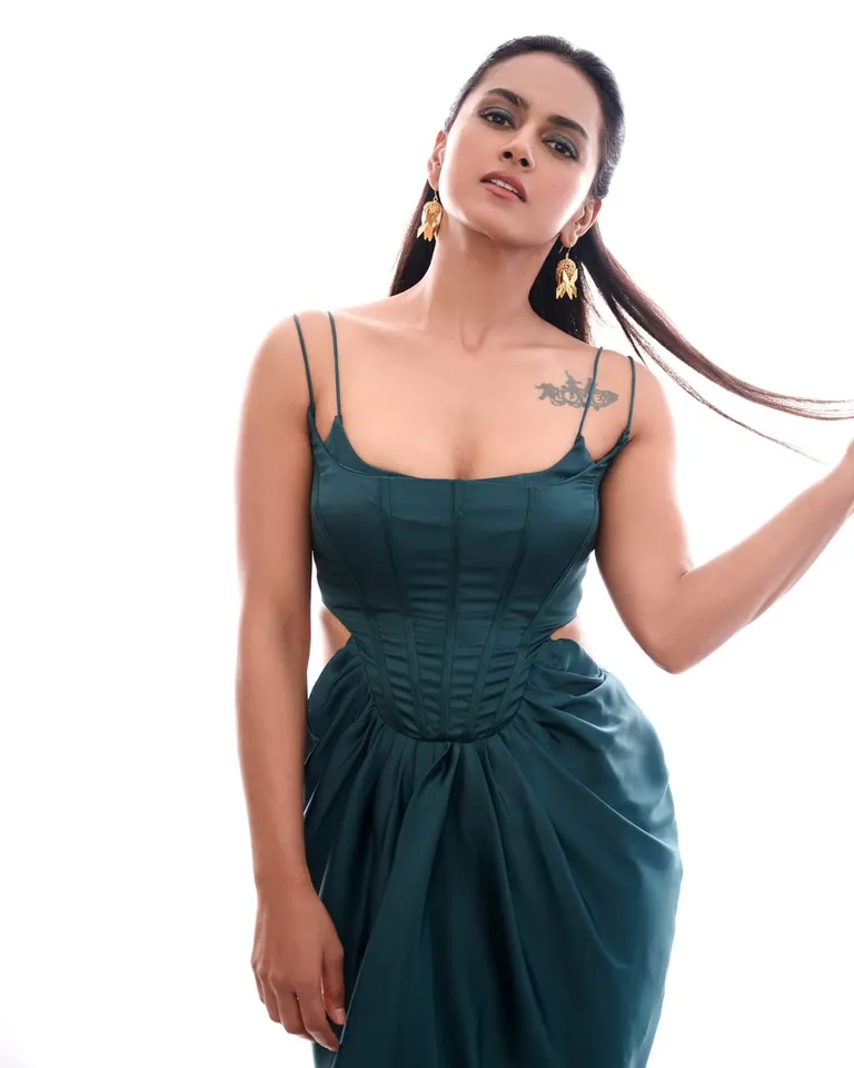 shraddhasrinath (7).,,