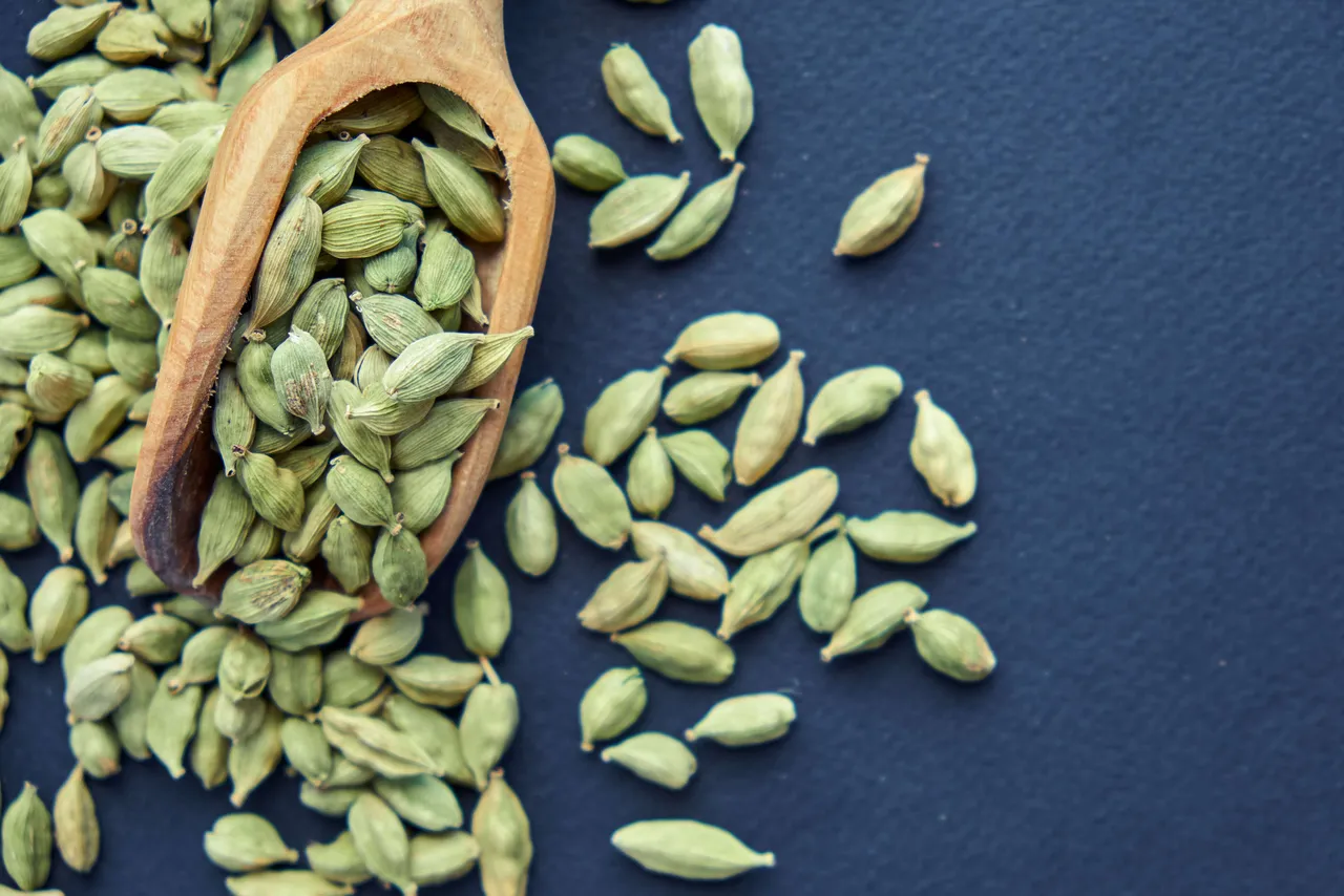 cardamom5