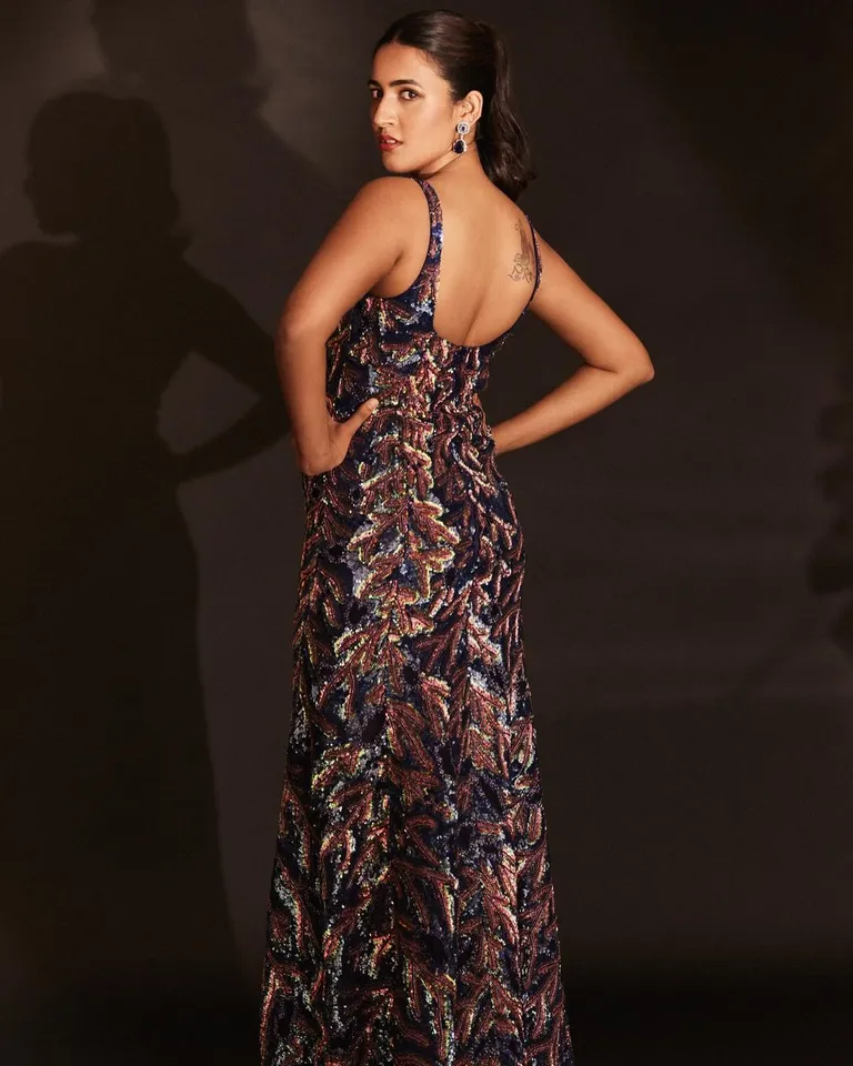 niharika 33