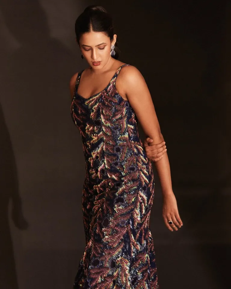 niharika 11