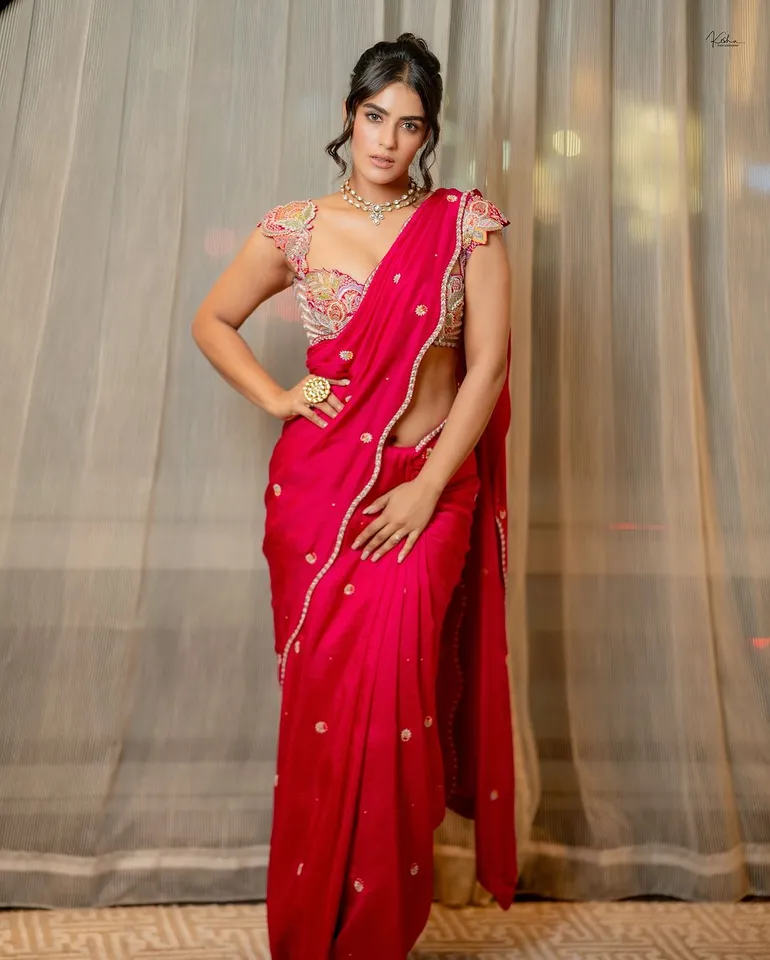 Kavya Thapar,,..