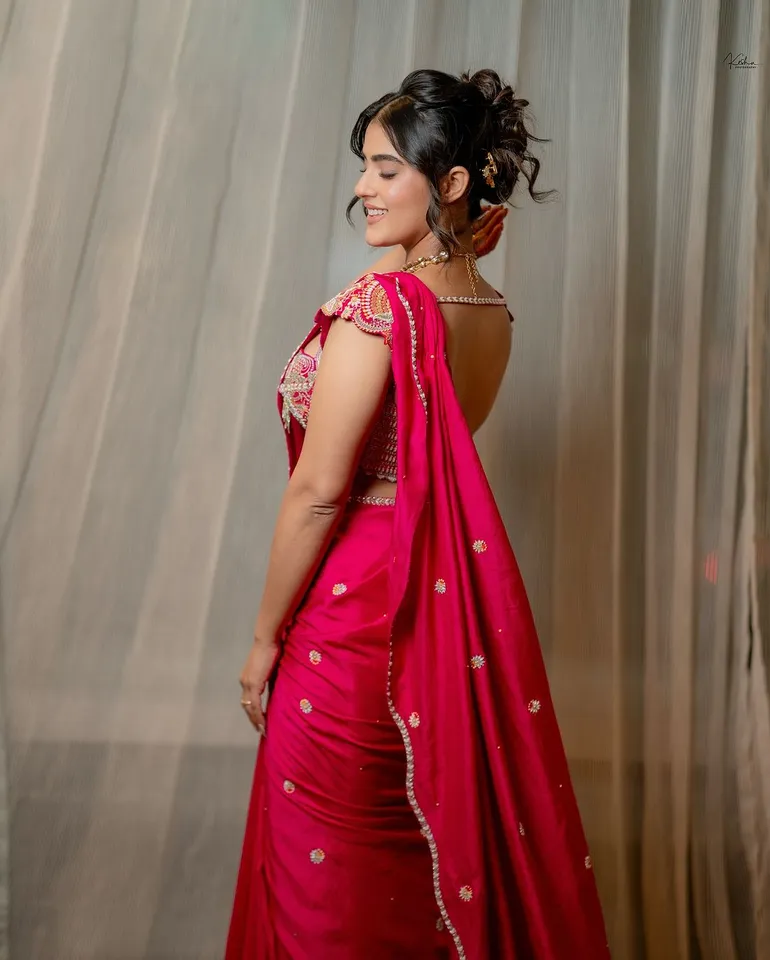 Kavya Thapar.,.