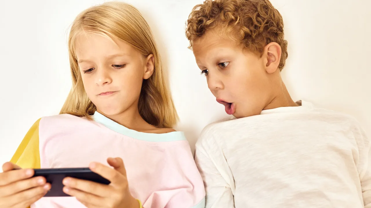 watching mobile (1)
