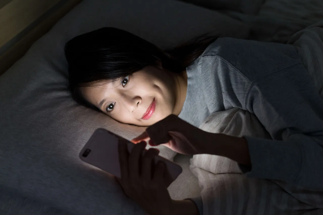 phonecallslatenight2