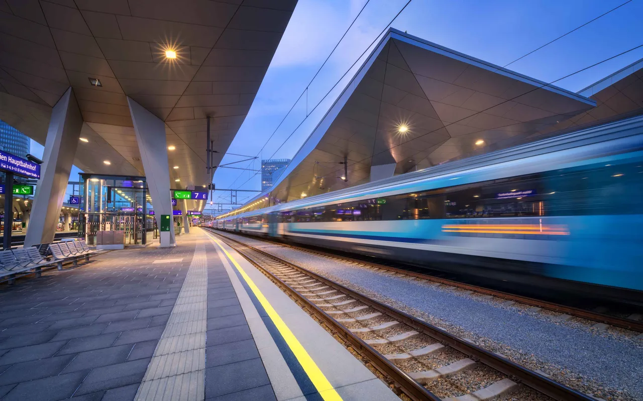 Railwayplatform1