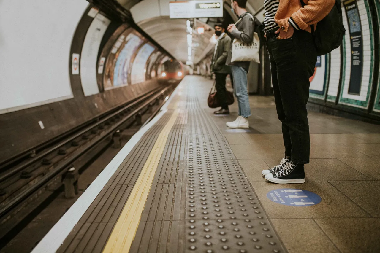 Railwayplatform9
