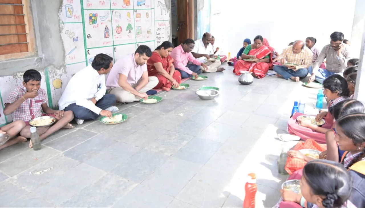 విద్యార్థులతో కలిసి మధ్యాహ్న భోజనం చేసిన కలెక్టర్-PHOTOS