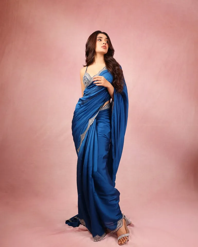 kriti shetty7
