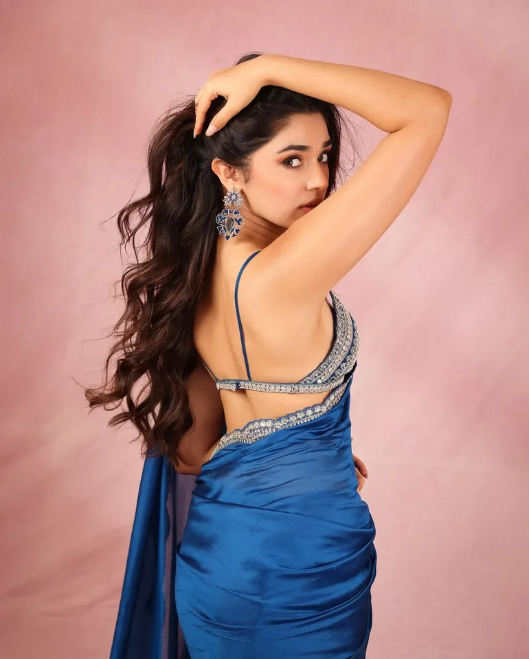 kriti shetty6