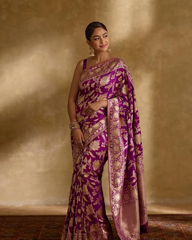 mrunal pics saree
