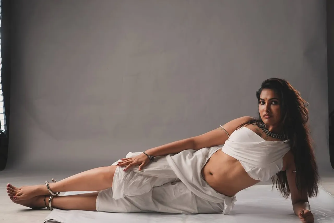 divi pics white dress