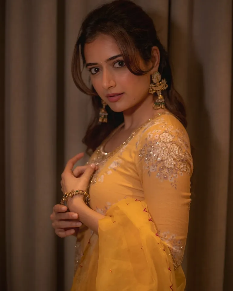 ashika latest pics