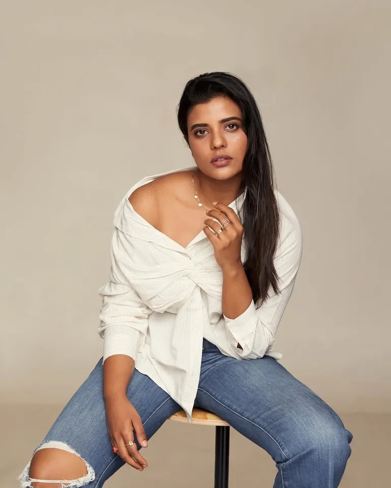 AISHWARYA RAJESH HOT POSES