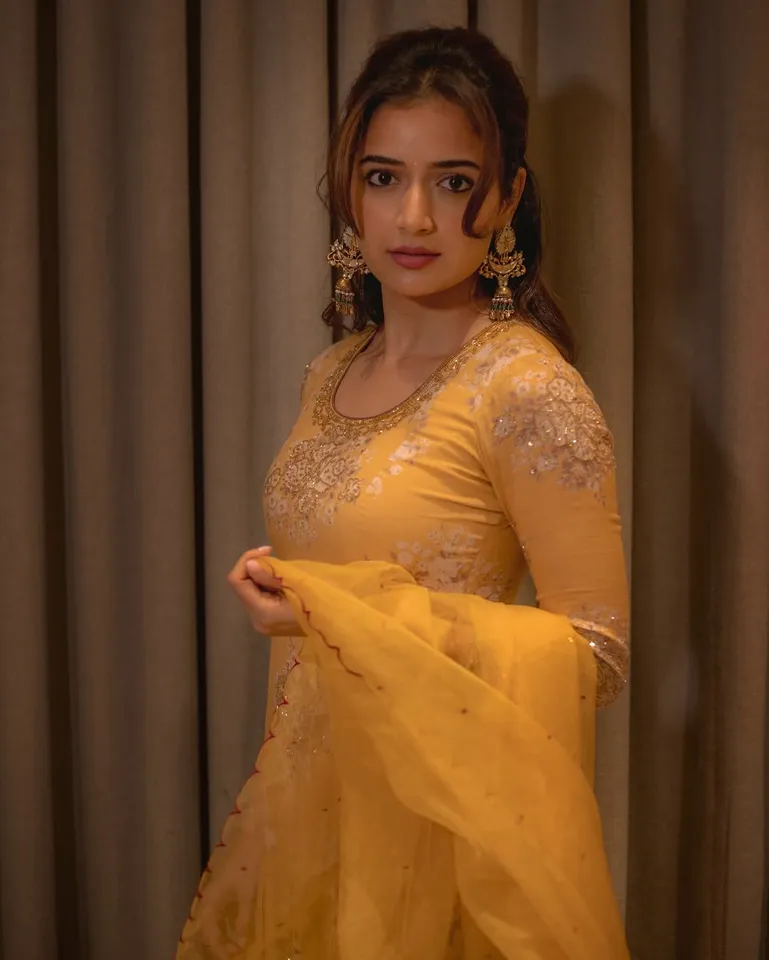 ashika ranganath new photos
