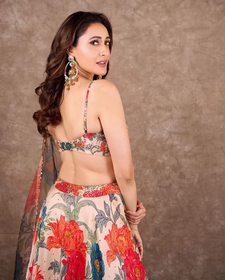 Pragya latest photos