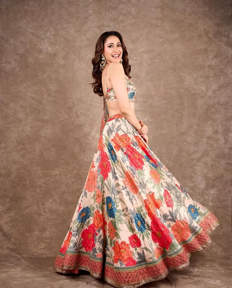 Pragya stunning poses