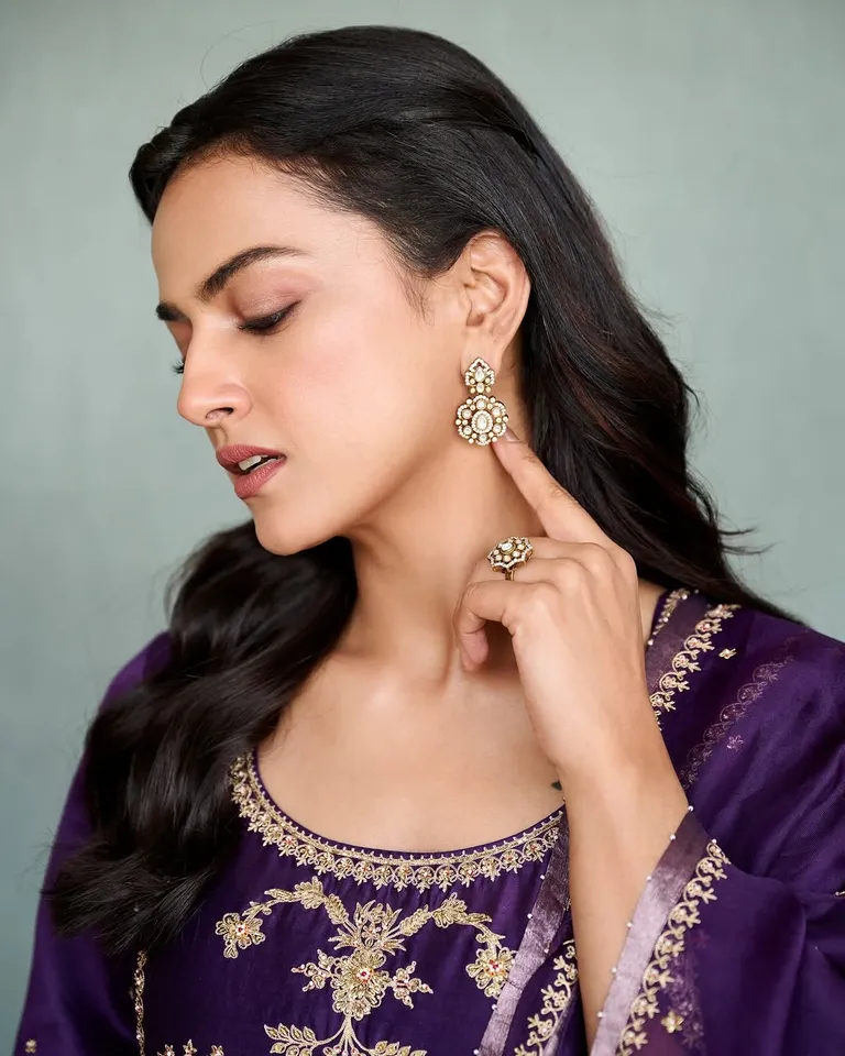 Shraddha Srinath photos