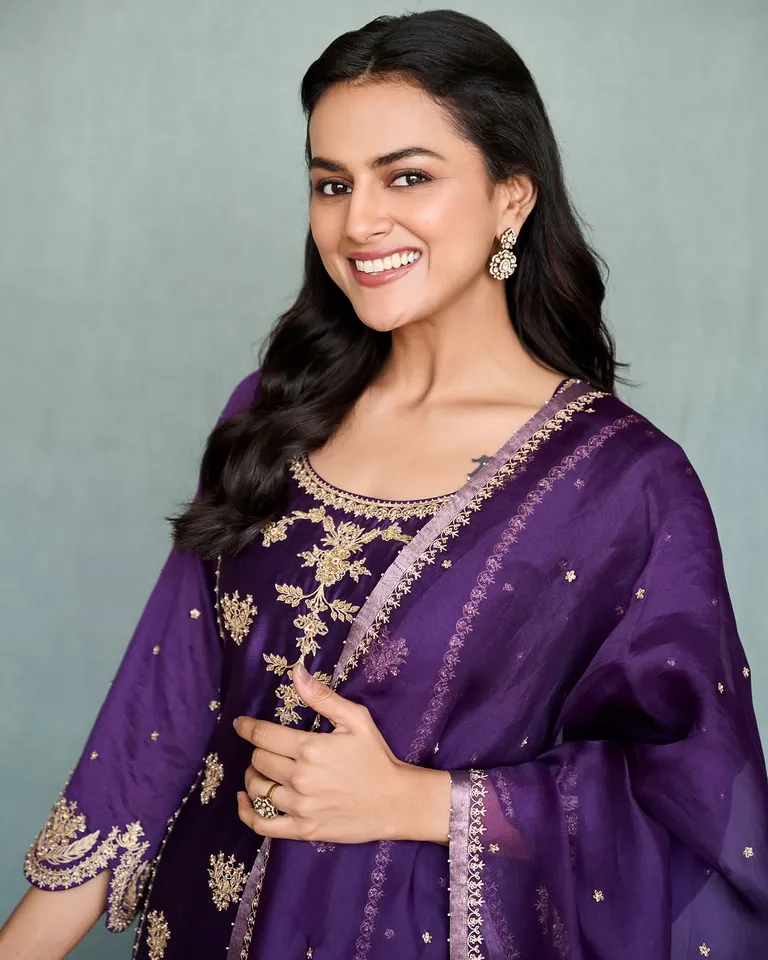 Shraddha Srinath stunning photos