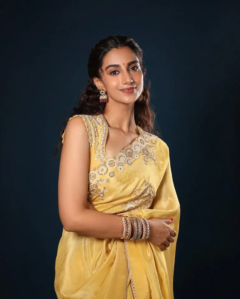 menakshi chaudary latest images