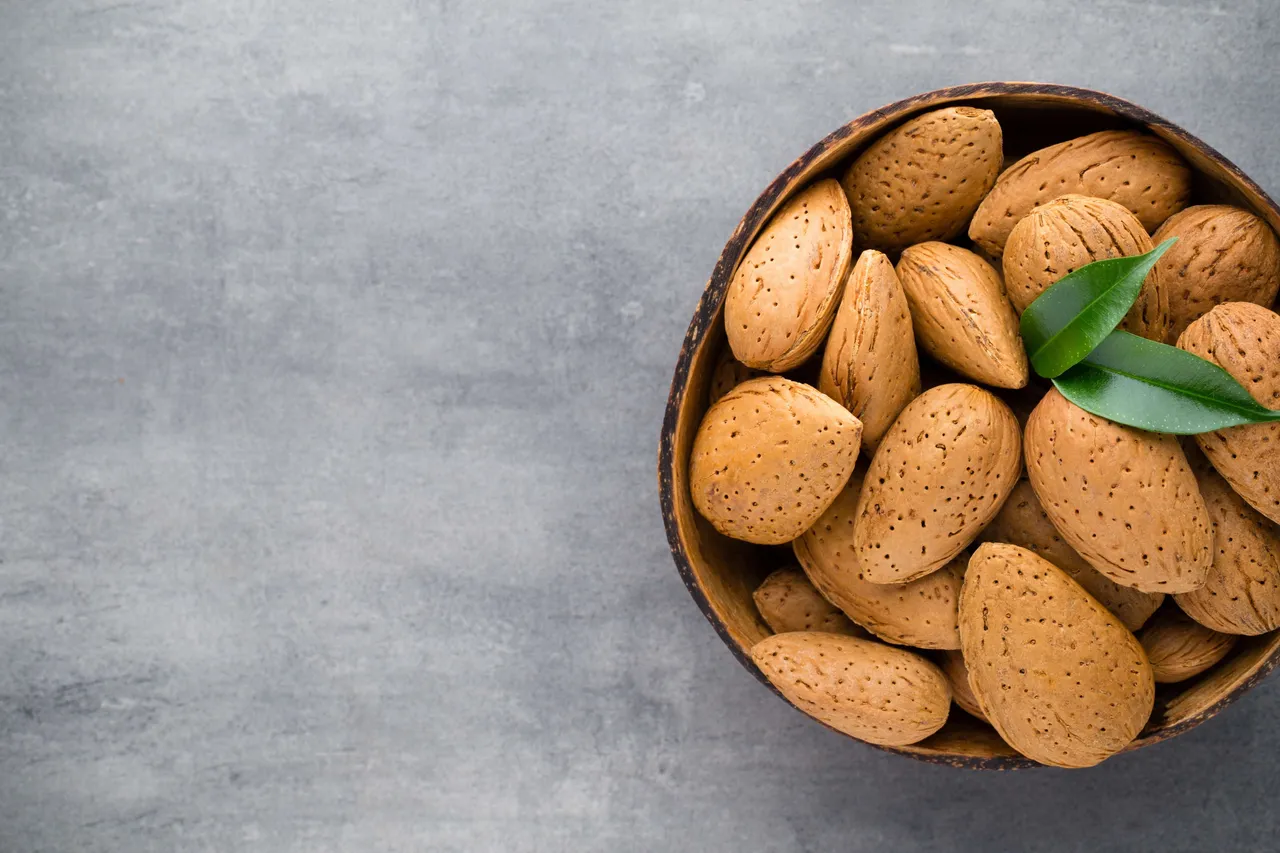 Almonds age