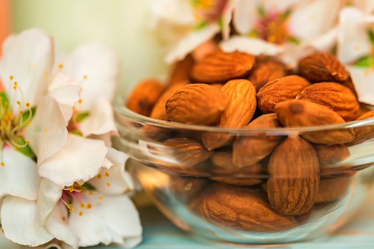 Almonds age