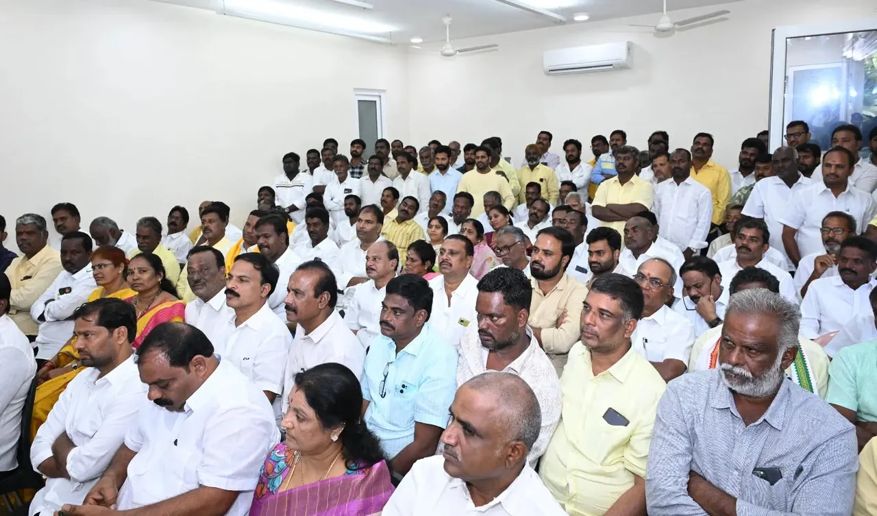 పని చేస్తేనే పదవులు.. నాయకులకు నారా లోకేష్ వార్నింగ్-PHOTOS