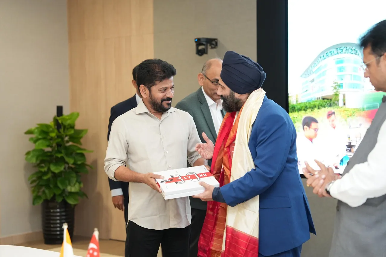 CM Revanth: రేవంత్ రెడ్డి సింగపూర్ టూర్-PHOTOS