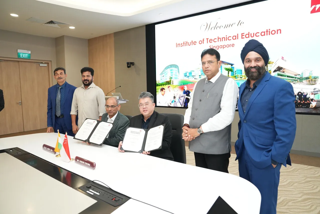 CM Revanth: రేవంత్ రెడ్డి సింగపూర్ టూర్-PHOTOS