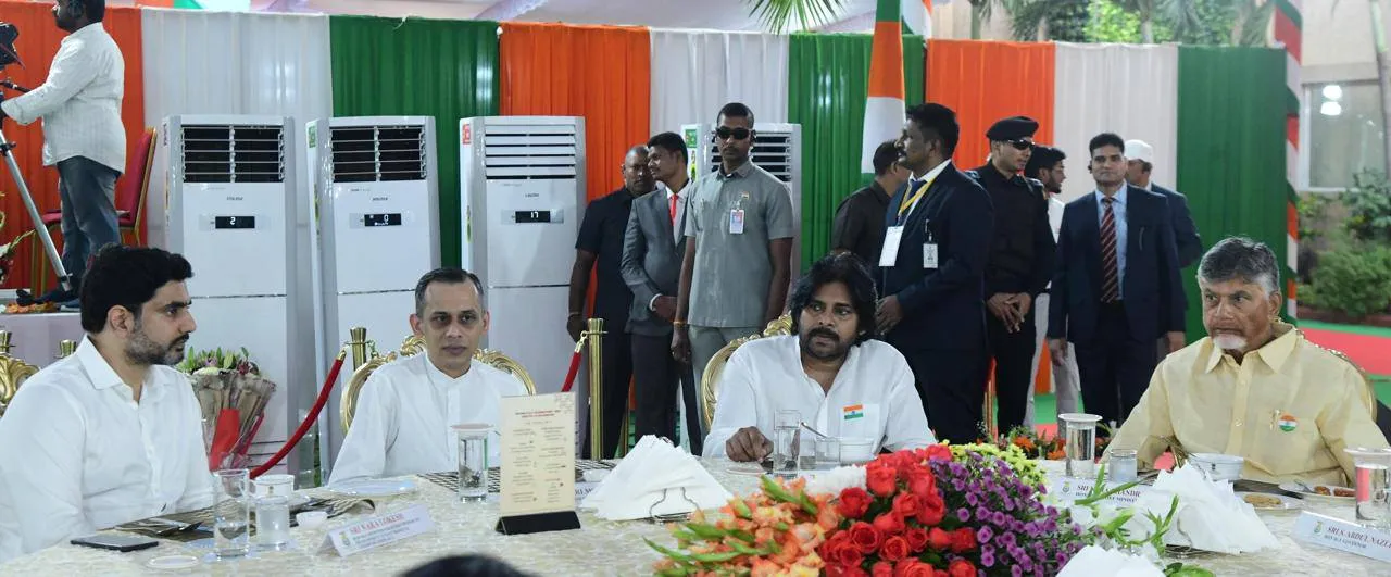 ఎట్ హోంకు హాజరైన చంద్రబాబు, పవన్ కళ్యాణ్-PHOTOS