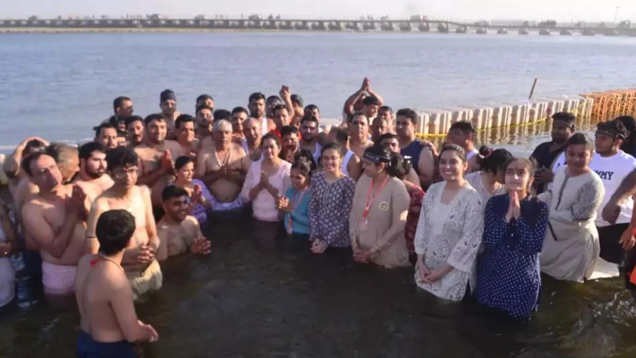 Pakistani Hindu pilgrims take holy dip at Maha Kumbh