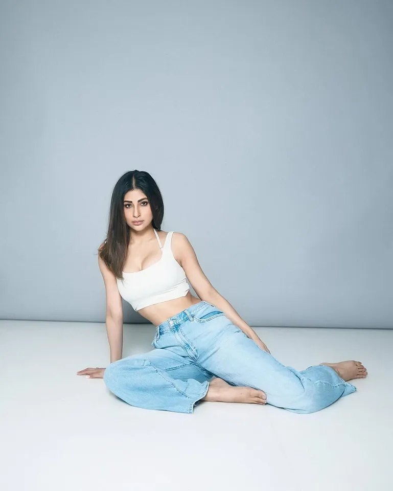 Mouni in white and blue