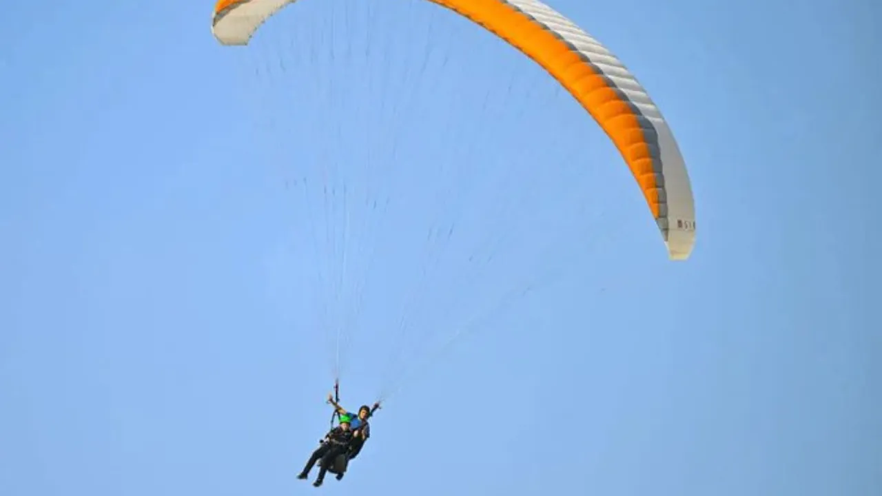 student paragliding 