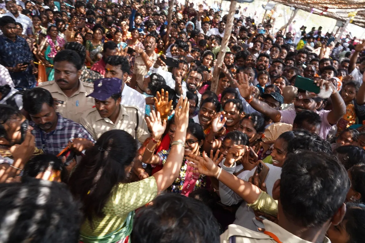 MLC Kavitha: బోనమెత్తి, భేరీ మోగించి.. పెద్దగట్టు జాతరలో ఎమ్మెల్సీ కవిత-PHOTOS