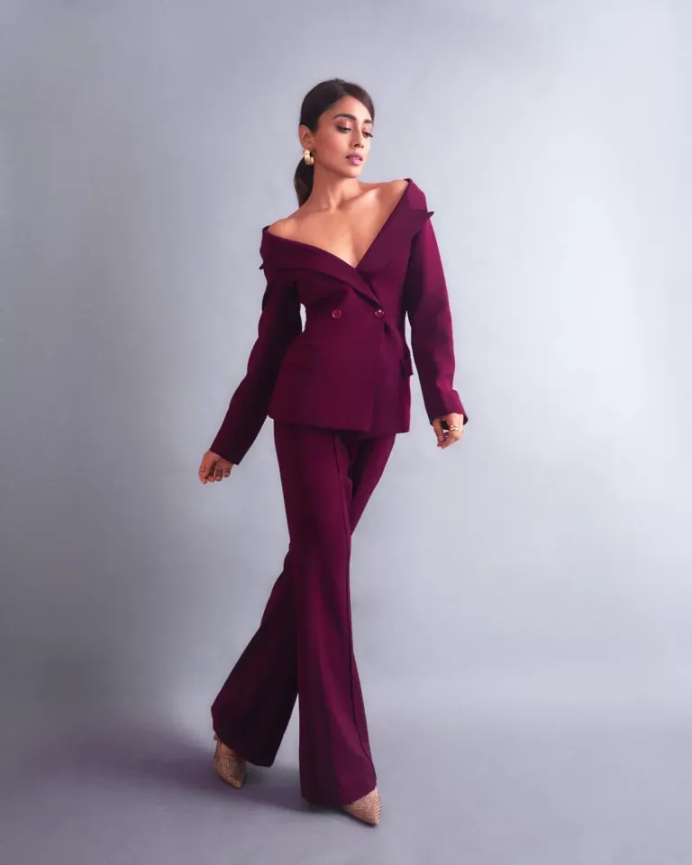 shriya saran stunning pics