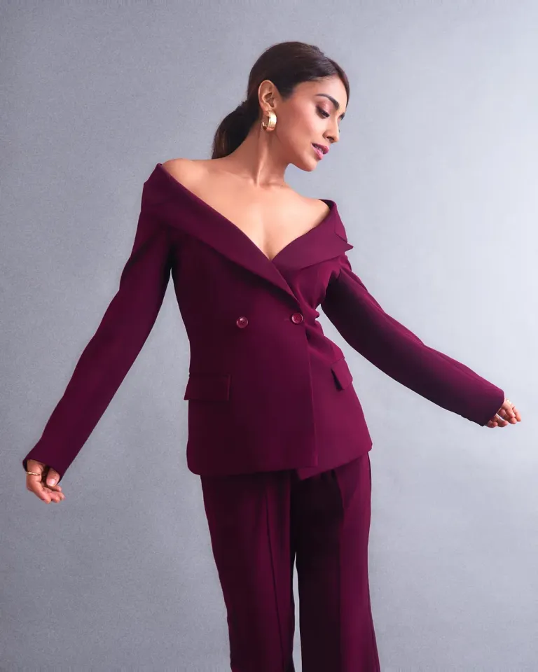 shriya saran stunning shoot