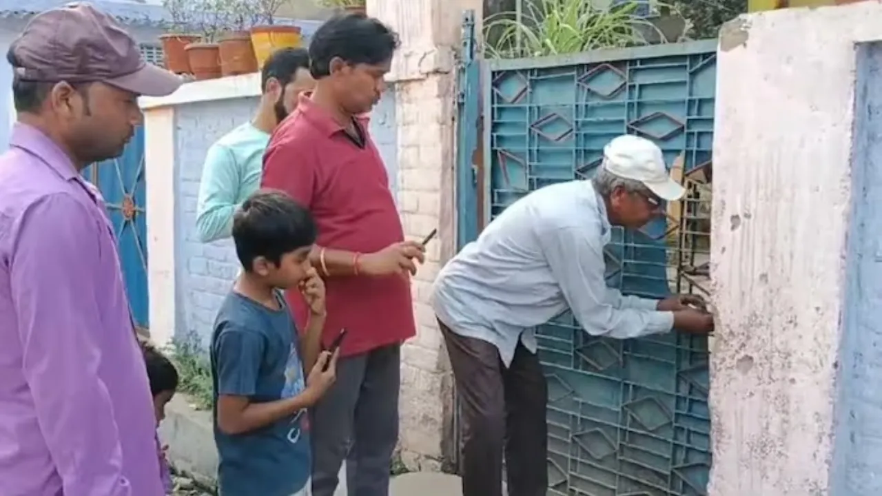 Son locks elderly mother at home to attend Maha Kumbh in Prayagraj