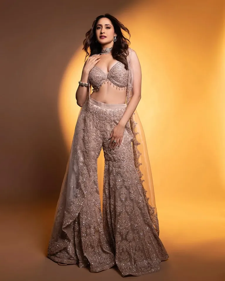 pragya stuns in stylish looks