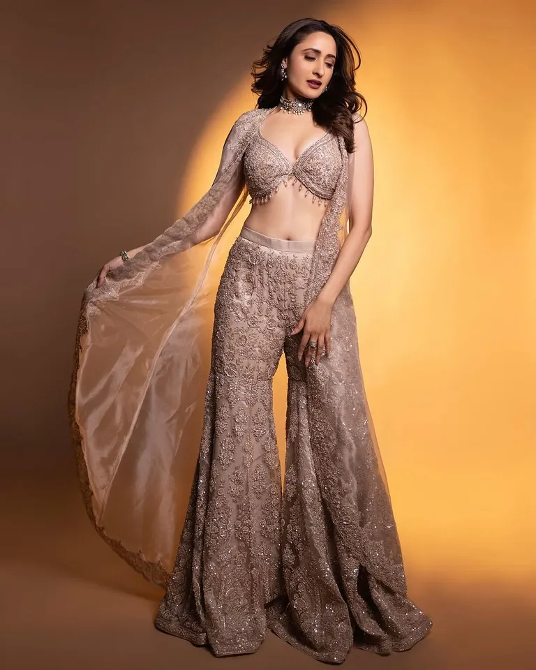 pragya stuns in stylish outfit