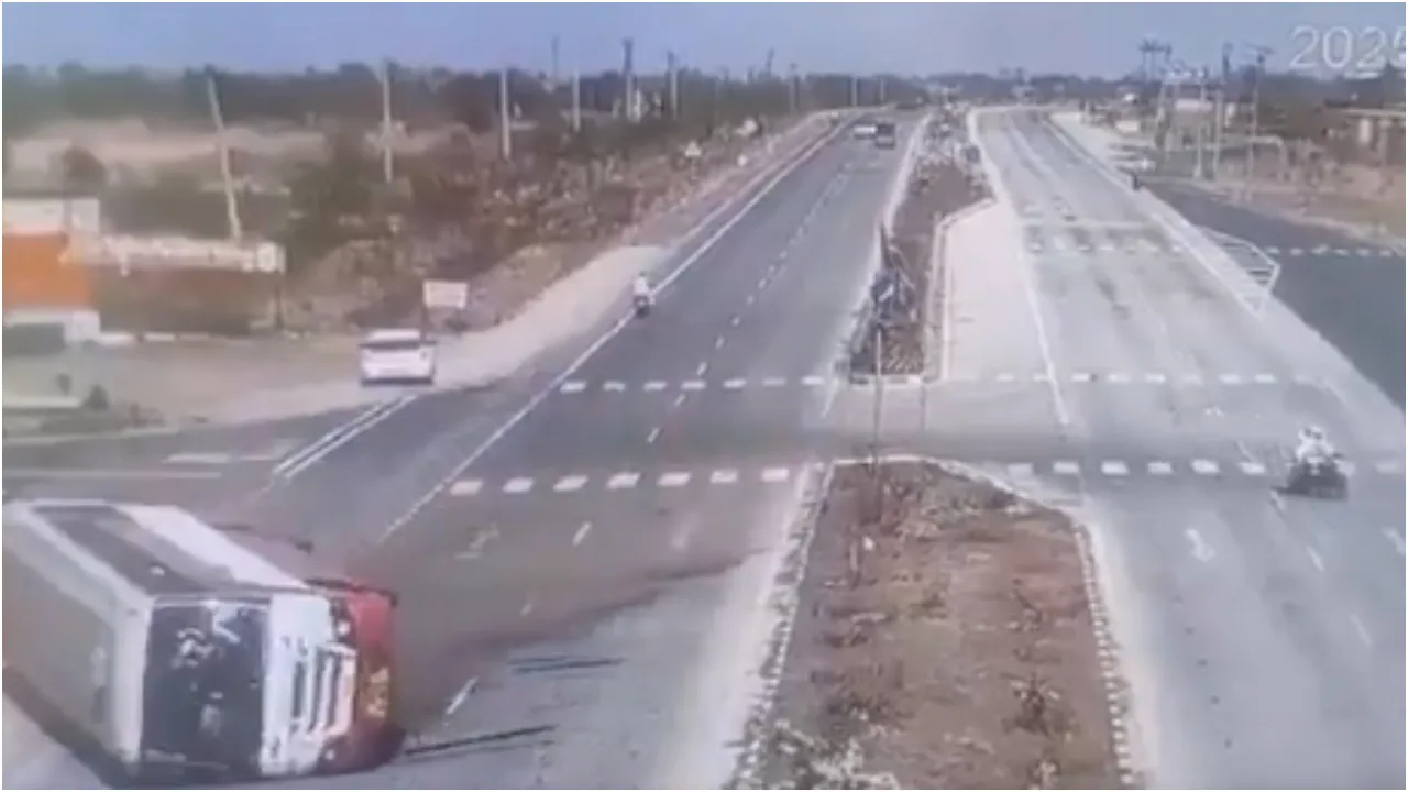 Maharashtra road accident 