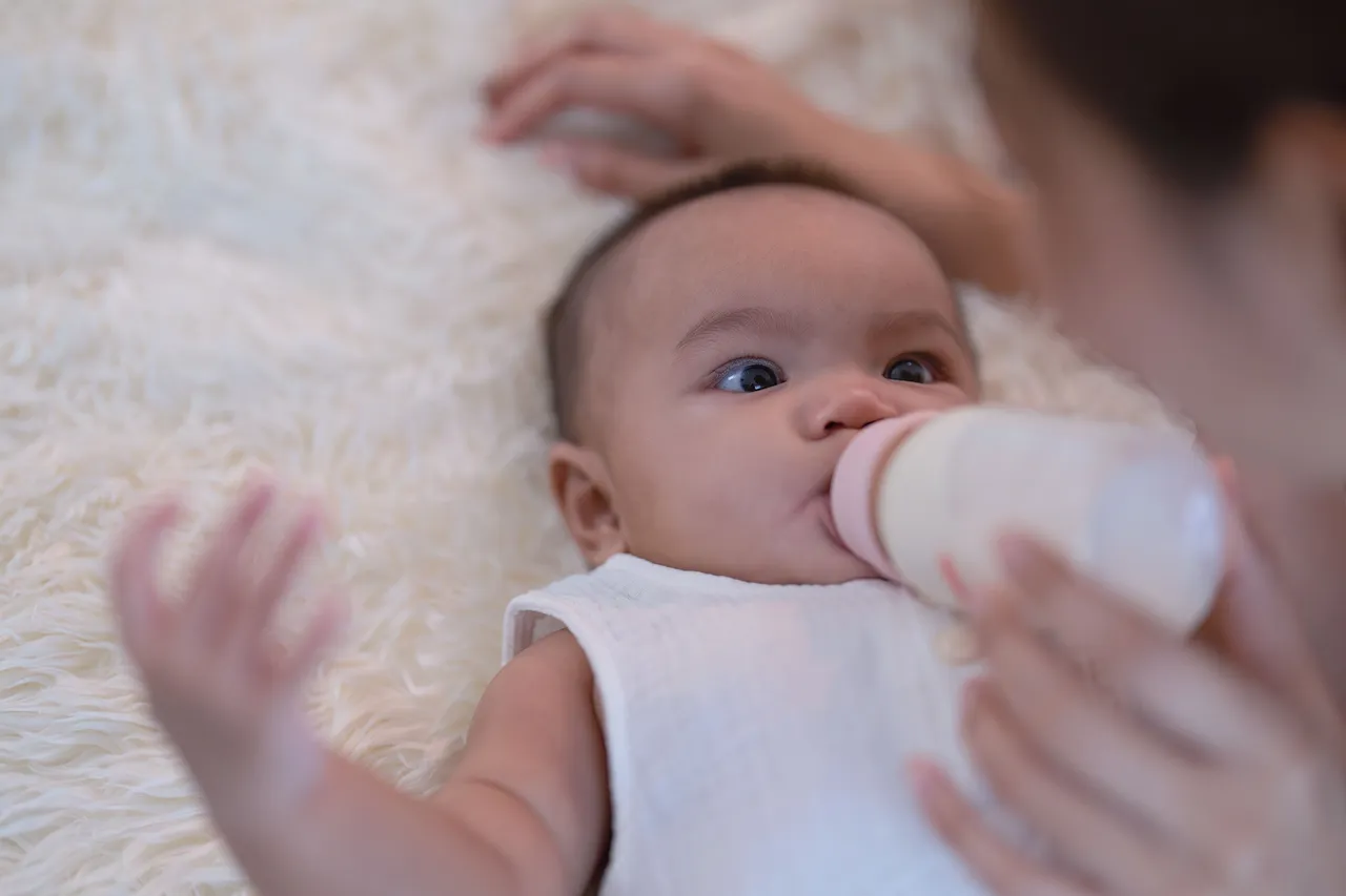 bottlemilkfeeding