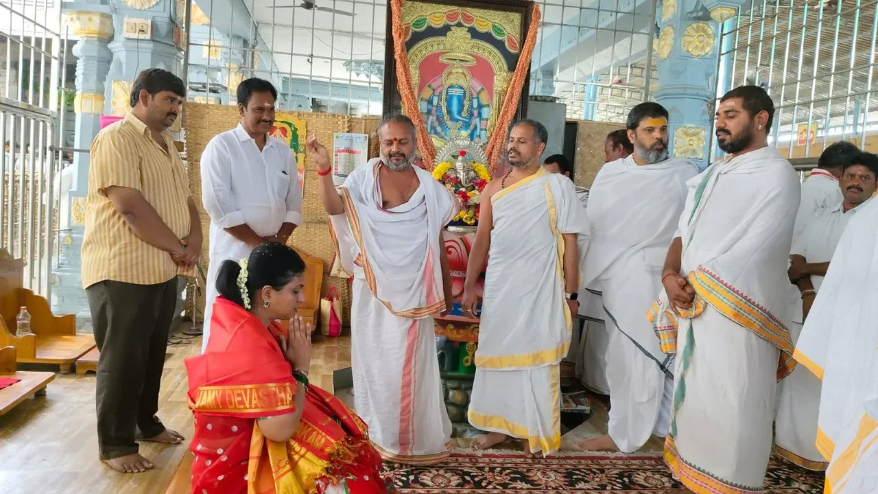 roja seeking blessings