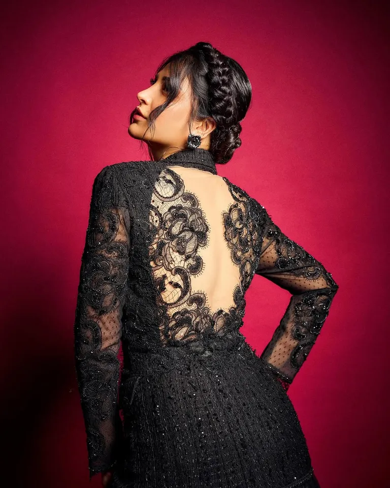 shruti hasan stunning  photo shoot 