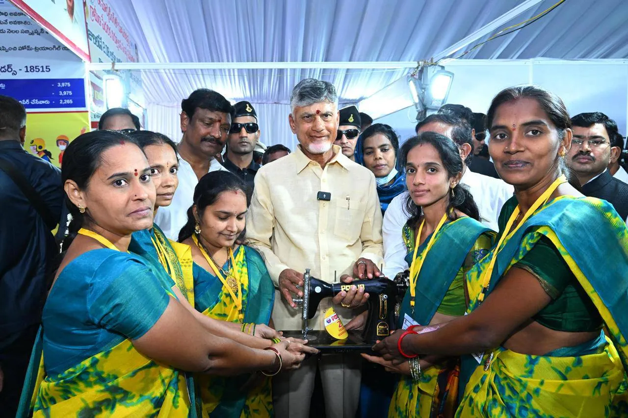 Woman's Day 2025: మహిళా దినోత్సవ వేడుకల్లో సీఎం చంద్రబాబు-PHOTOS