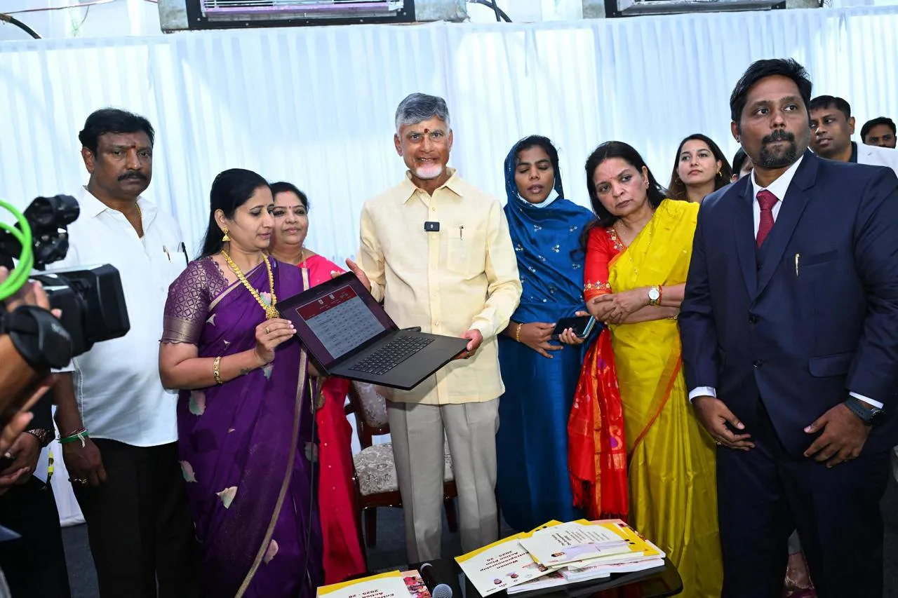 Woman's Day 2025: మహిళా దినోత్సవ వేడుకల్లో సీఎం చంద్రబాబు-PHOTOS